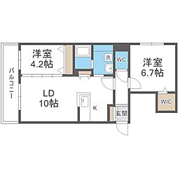 ロイヤルガーデン北6条 1階2LDKの間取り