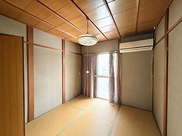 【和室】木のぬくもりを感じる和室空間。畳でくつろげる、どこか懐かしく居心地の良いお部屋です。※CGで家具を消しています。実際には家具がございます。室内（2026年5月）撮影