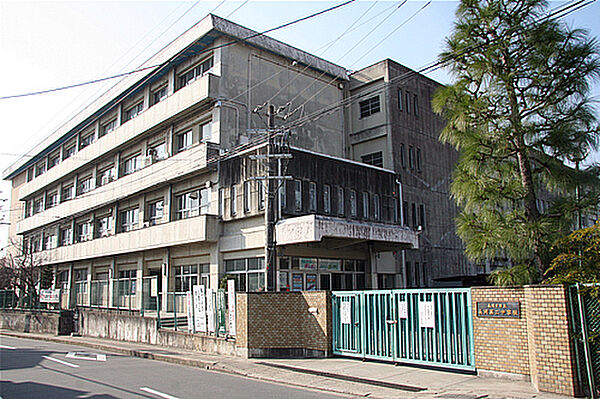 長岡京市立長岡第二中学校まで徒歩16分（約1241ｍ）