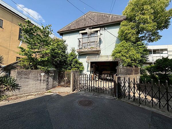 徒歩圏内にコンビニやスーパー、ドラッグストアが揃っており、忙しい日でもすぐにお買い物が済ませられるのでうれしいですね♪現地（2026年5月）撮影
