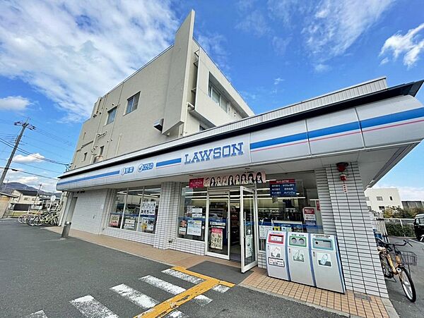 ローソン京都民医連中央病院店まで徒歩5分（約362ｍ）
