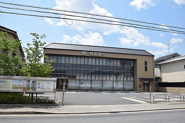 京都銀行太秦安井支店まで徒歩9分（約674ｍ）