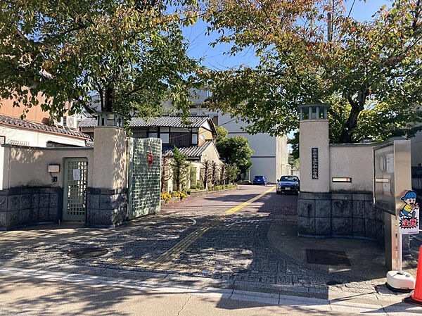 京都市立仁和小学校まで徒歩９分（約642ｍ）