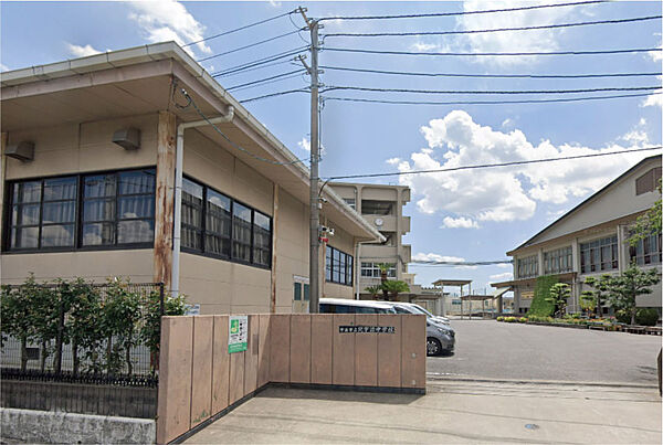 北宇治中学校まで徒歩12分（約899ｍ）
