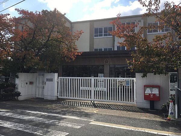 京都市立南太秦小学校：徒歩8分（約627ｍ）