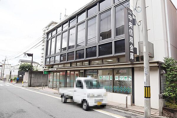 京都中央信用金庫藤森支店まで徒歩6分（約486m）