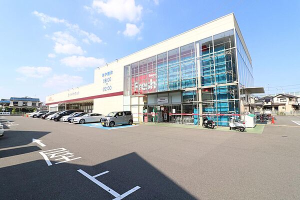 フレッシュバザール長岡京店まで徒歩10分（約725ｍ）