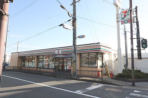 セブンイレブン長岡京駅東口店まで徒歩10分（約727ｍ）