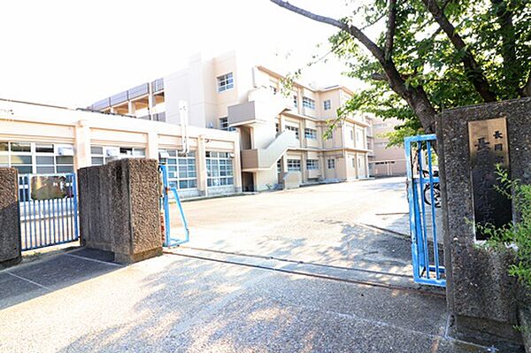 長岡京市立長岡第九小学校まで徒歩6分（約451ｍ）