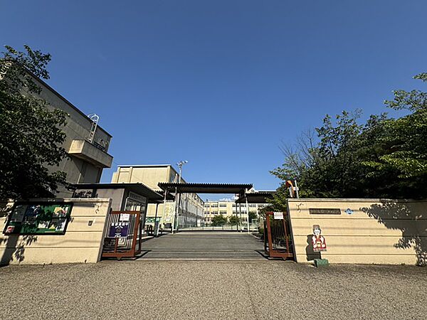 京都市立砂川小学校：徒歩8分（593ｍ）