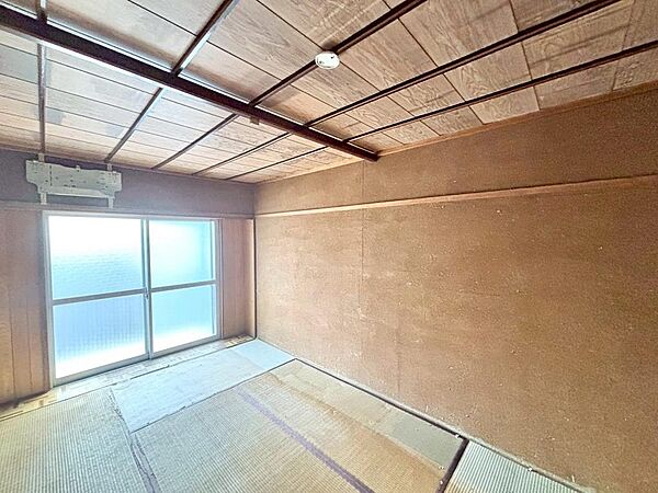 【和室】どこか懐かしさを感じる、心落ち着く和の空間。畳の香りに包まれながら、ゆったりとした時間をお過ごしいただけます。室内（2026年2月）撮影