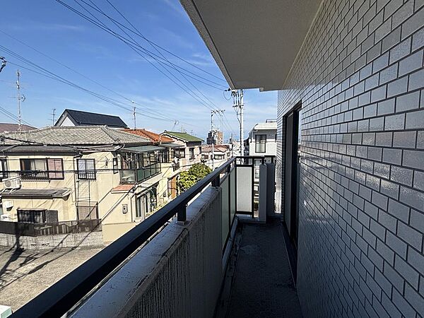 東北面に面したバルコニー。
