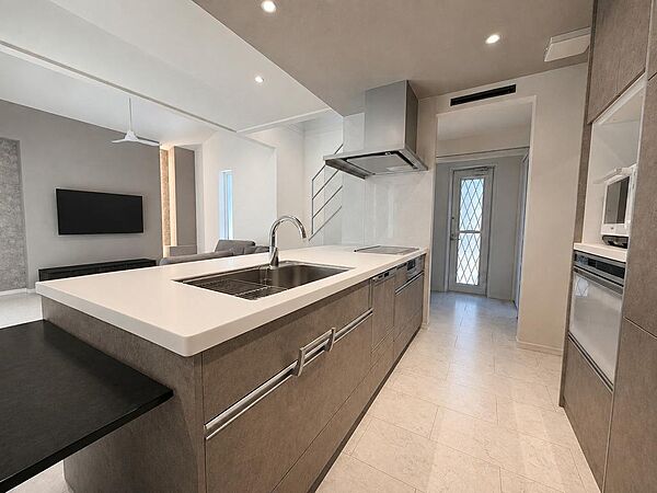 機能美を備えたアイランドキッチン