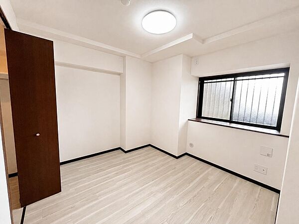 明るい内装で、すっきり使いやすい洋室です。