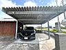 駐車場：屋根付きで、雨の日も安心して駐車できます。
