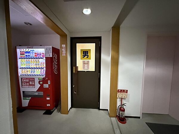 温泉入り口で男湯と女湯で分かれております