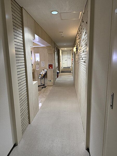 部屋の内部は居住中の為に撮影できませんが内見はできます