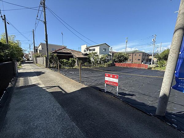 車通りも少なく閑静な住宅街です。