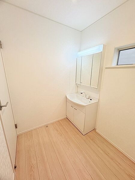 窓付の明るい洗面室 モデル棟