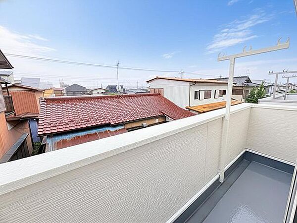 広々としたバルコニー モデル棟