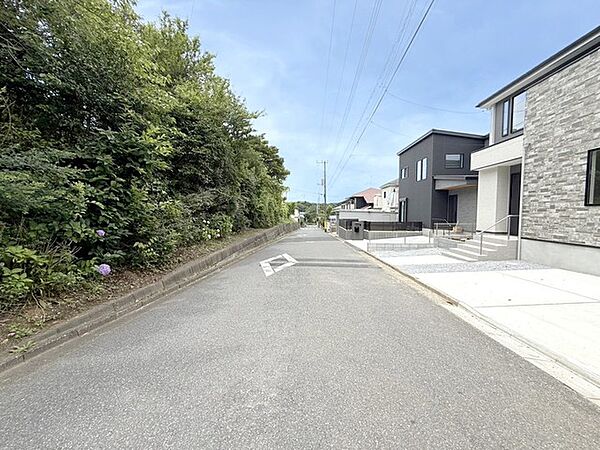 接道状況：北側約9ｍ公道、南側約6ｍ公道