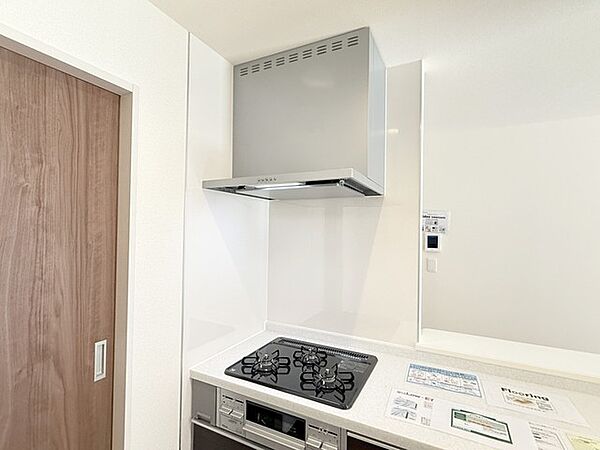 換気扇・三口コンロ モデル棟