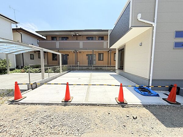 2台駐車可能なカースペース モデル棟