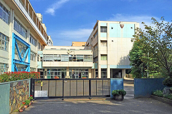 八千代市立八千代台西中学校（783m）