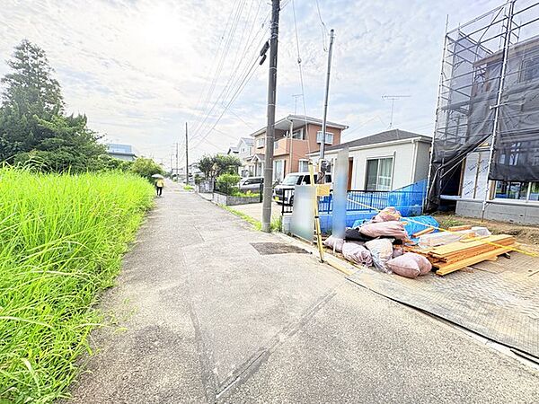接道状況：南側約4ｍ市道
