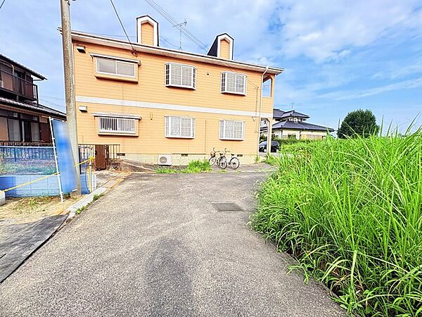 接道状況：南側約4ｍ市道