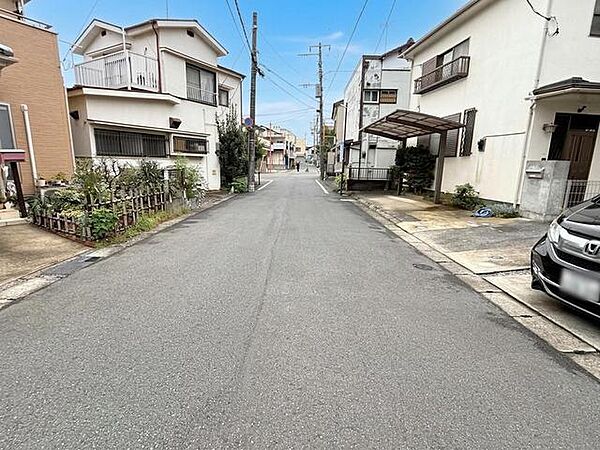 接道状況：西側約5.7ｍ公道、東側約7.7ｍ公道