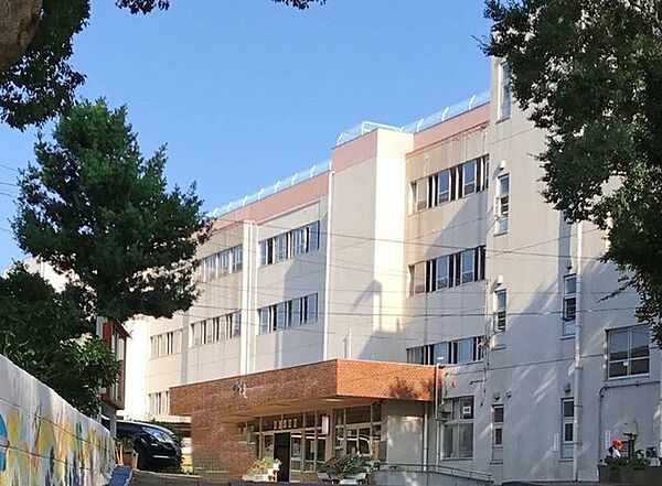 柏市立富勢小学校（832m）