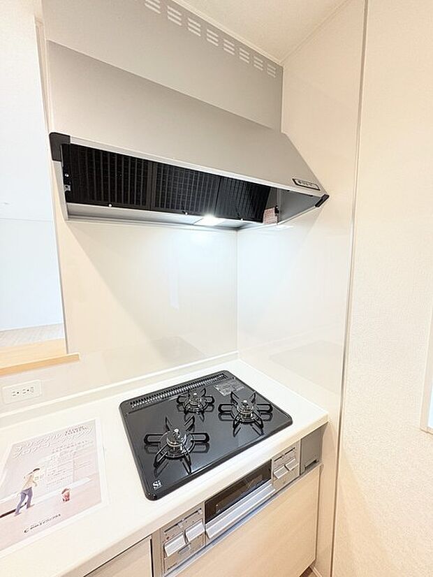 換気扇・三口コンロ モデル棟