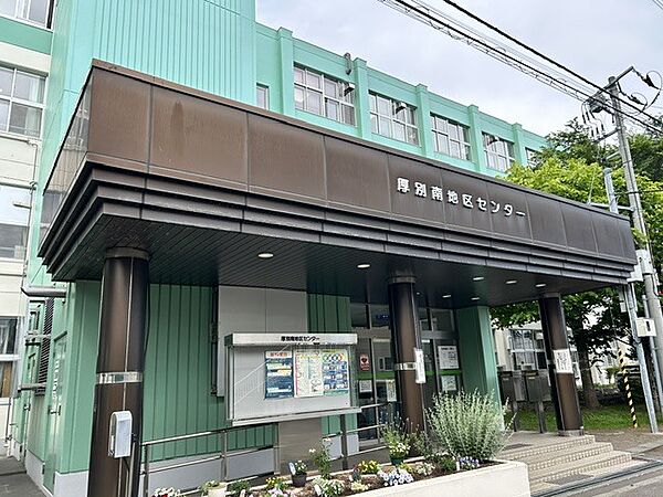 新札幌わかば小学校に併設している地区センターでは毎週土曜日の「こどもエンジョイデー」をはじめ、無料開放で地域の憩いの場を提供しています。