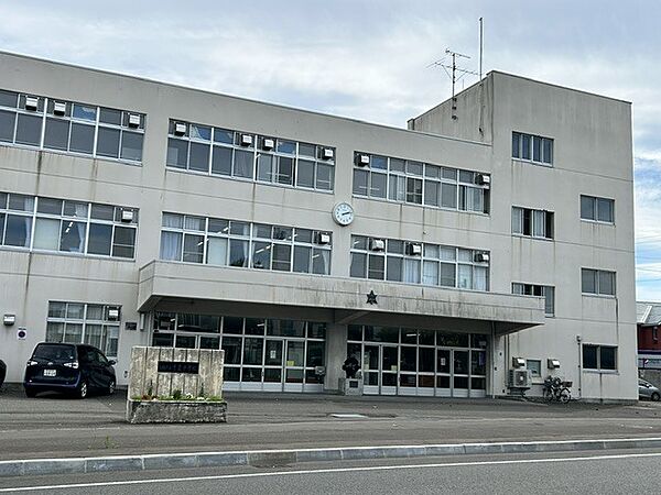 徒歩12分の青葉中学校