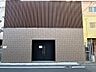 その他：【ゴミ置き場・防災備蓄倉庫】敷地内にゴミ置き場があり、屋根もあり衛生上も防犯上も安心です。２４時間ゴミ出し可能です！２階には、防災備蓄倉庫を設けているため、地震・台風など万一の災害に対応します！