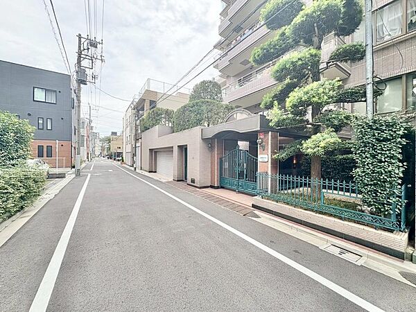 apartment 東京都台東区竜泉３丁目
地図を見る
