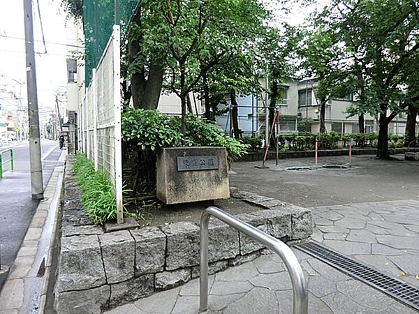 apartment 東京都台東区竜泉３丁目
地図を見る