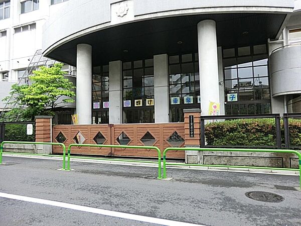 apartment 東京都台東区竜泉３丁目
地図を見る