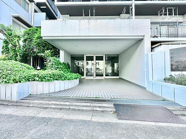 住まう人たちに与えられるゆとりある生活と受け継がれる資産。素晴らしい立地から生み出される時の隙間は家族で過ごすための新しいくかけがえのない時間。