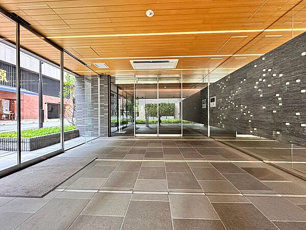 訪れる方へ古来からの伝統美を伝えてくれる空間です。温故知新のコンセプトを静かに力強く表現しています。