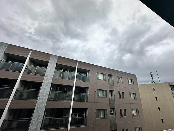 その豊かな眺望にふさわしい空間には、通風・採光にも優れ、心地よい光と風があふれています。