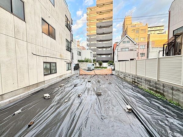 住む人を映し出す洗練された佇まいは、いつまでも輝き続けながらいつしか街の風景に溶け込んでいきます。