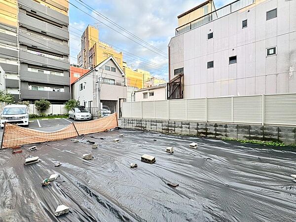 小学校入学前の子どもを持つ家庭の約6割が「家族や子どものため」に購入を希望。入学後の転校を避け、広い空間でのびのび育てたいなどの親心が、家探しのきっかけになっているようです。