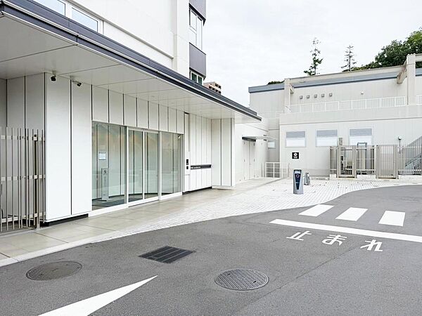 色合いも落ち着いた色を中心に構成され、重厚感のある雰囲気で居住者・来客者を迎えてくれます。