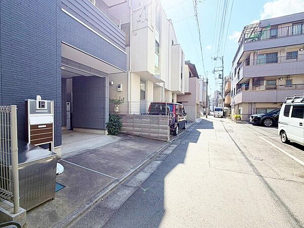 ただ「住まう」だけではございません。気持ち良く住んで欲しい気持ちをこめて…。お住まいの事、住まう街の事、お金の事、何でもご相談下さいませ。