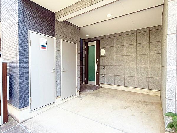 忙しく過ぎゆく日常を置き去るほど、ゆったりした時間が流れる住環境です。「快適」は「家」と「街」と「環境」が調和した時に訪れるのだと改めて感じさせてくれます。