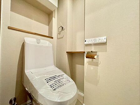 十分な広さと清潔感のあるカラーで纏まったおトイレ。時間に余裕とゆとりを持たせます。