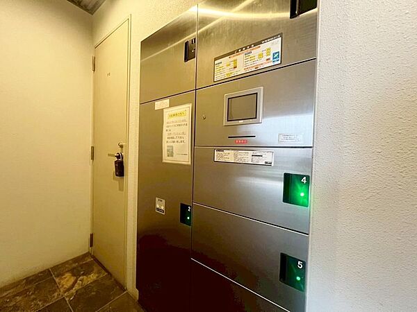 留守でも荷物が受け取れるため、再配達を待つ必要がなく便利です。