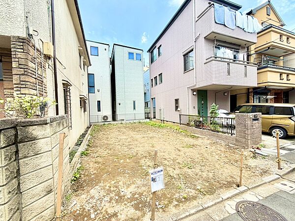 季節感を演出する多彩な樹木と豊かな彩りが重なり、心地よい場所となることでしょう。
